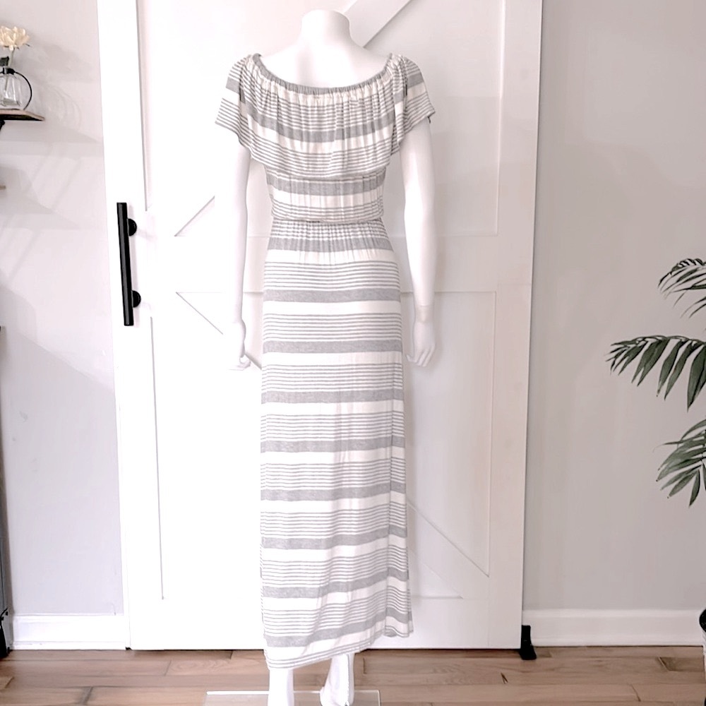 FINAL PRICE!!! NWOT Lily & Lola On Or Off Shoulder Striped Ruffle Maxi Dress - Picture 4 of 9